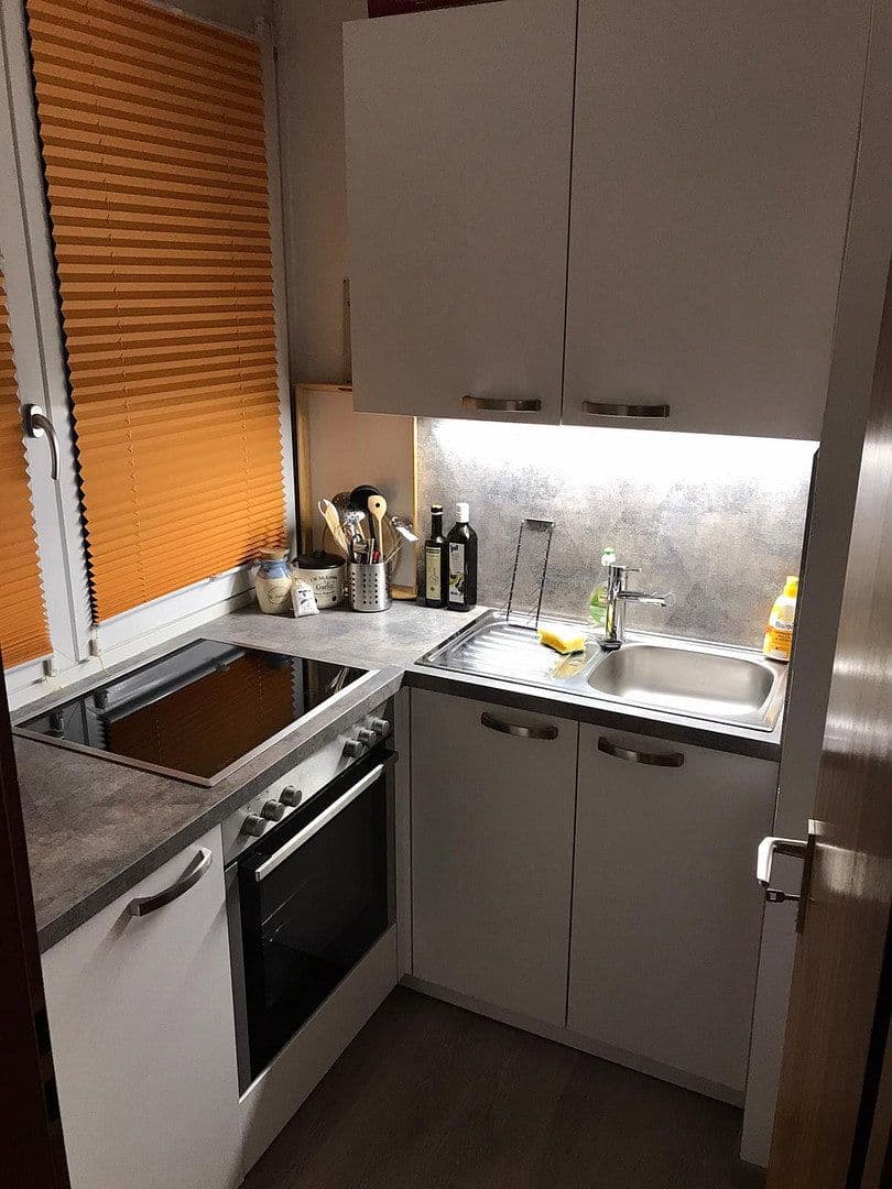 Pronájem bytu 1+1 40 m², Herzog-Johann-Str. 18, München, Bavorsko Pronájem bytu 1+1 40 m², Herzog-Johann-Str. 18, München, Bavorsko