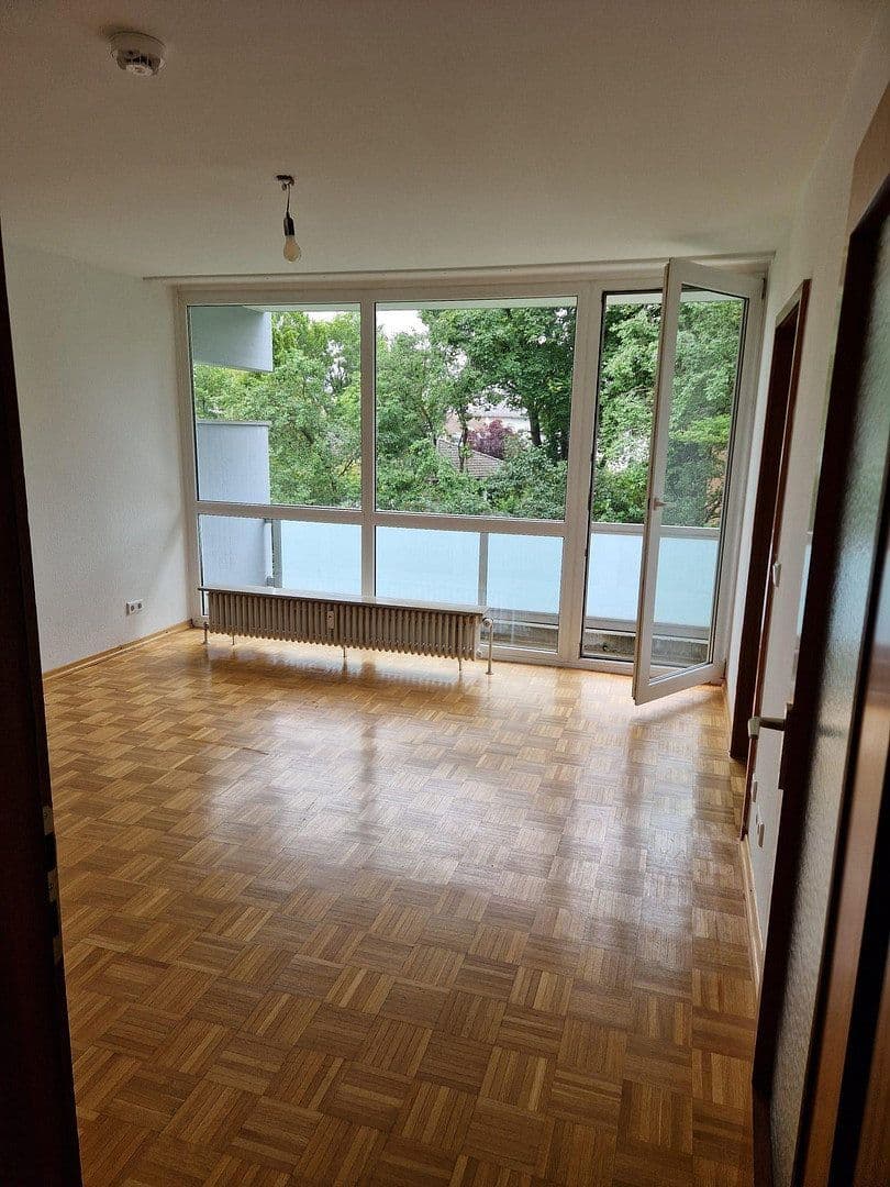 Pronájem bytu 1+1 40 m², Münchnerstr. 56, Unterhaching, Bavorsko Pronájem bytu 1+1 40 m², Münchnerstr. 56, Unterhaching, Bavorsko