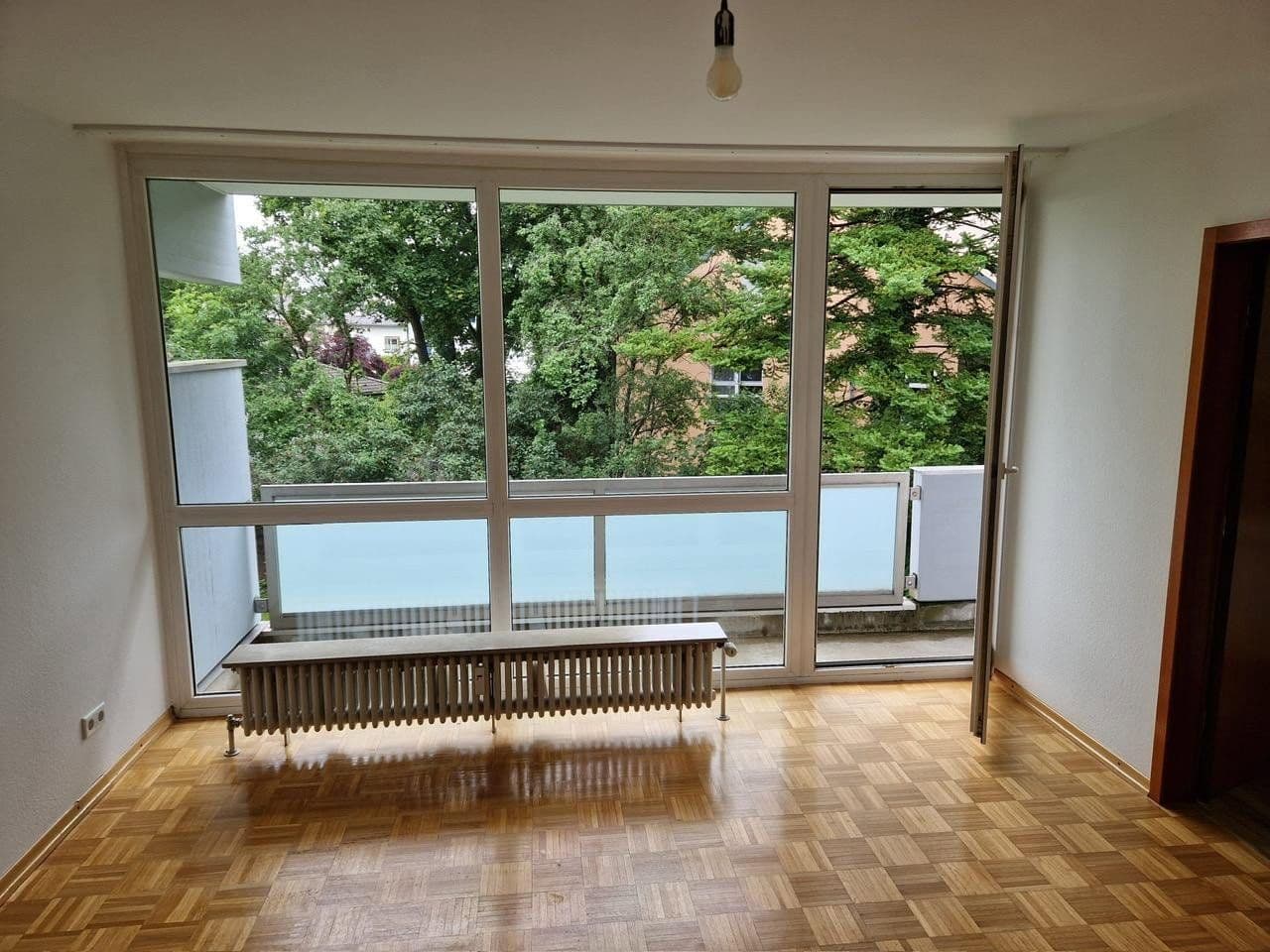 Pronájem bytu 1+1 40 m², Münchnerstr. 56, Unterhaching, Bavorsko Pronájem bytu 1+1 40 m², Münchnerstr. 56, Unterhaching, Bavorsko