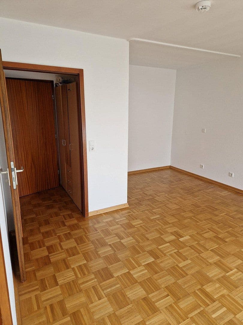 Pronájem bytu 1+1 40 m², Münchnerstr. 56, Unterhaching, Bavorsko Pronájem bytu 1+1 40 m², Münchnerstr. 56, Unterhaching, Bavorsko