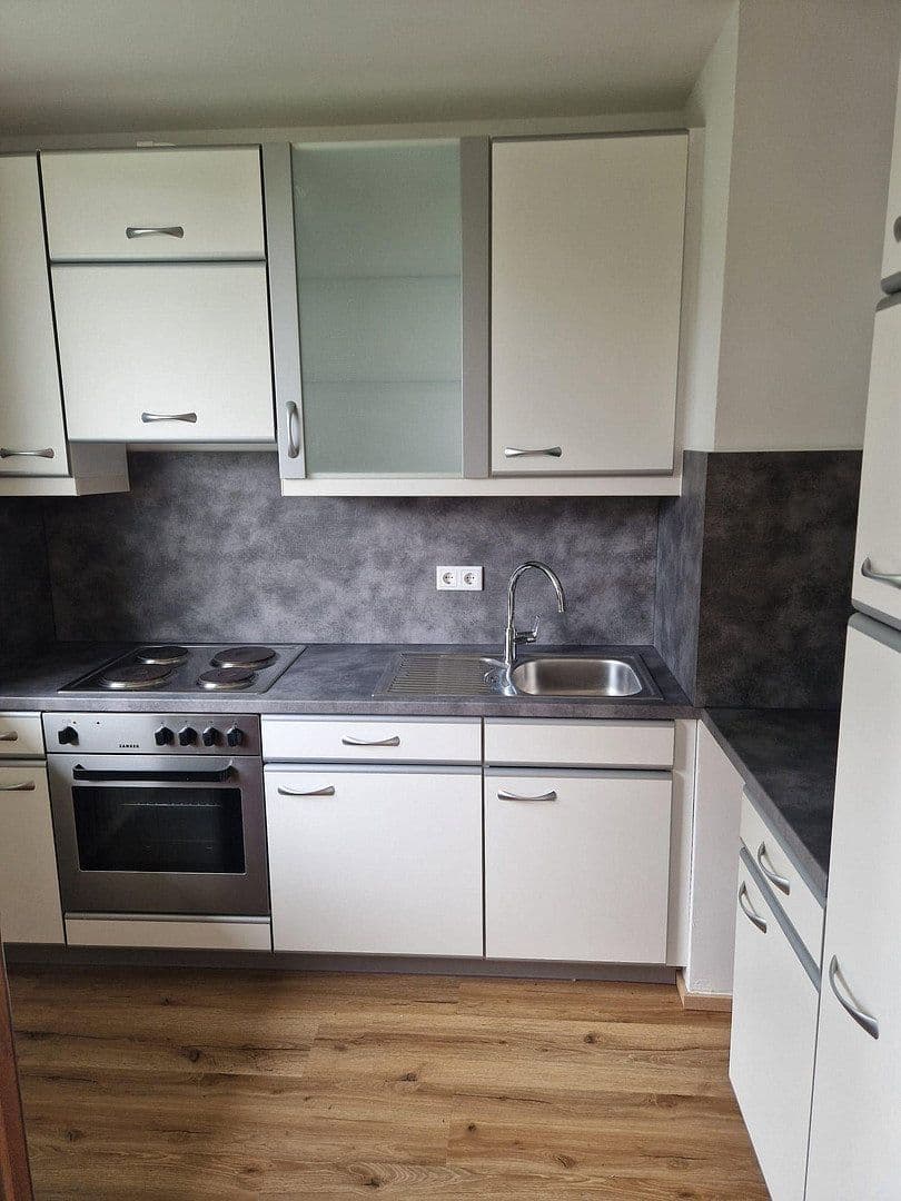 Pronájem bytu 1+1 40 m², Münchnerstr. 56, Unterhaching, Bavorsko Pronájem bytu 1+1 40 m², Münchnerstr. 56, Unterhaching, Bavorsko