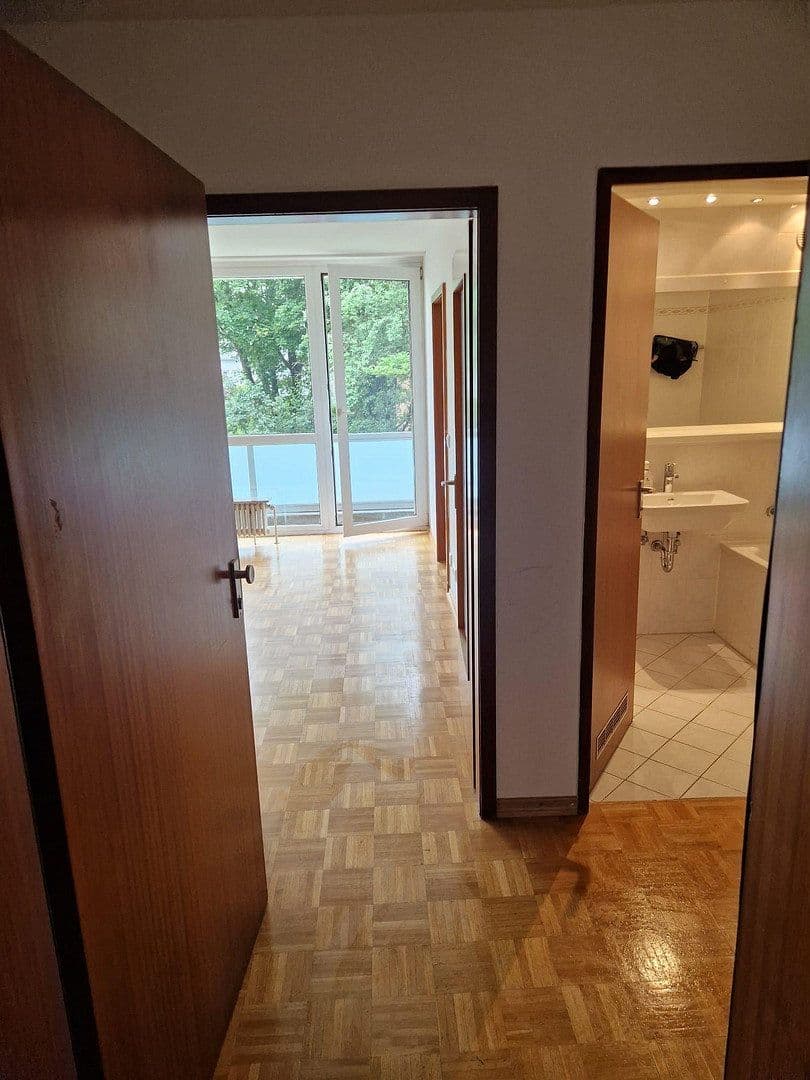 Pronájem bytu 1+1 40 m², Münchnerstr. 56, Unterhaching, Bavorsko Pronájem bytu 1+1 40 m², Münchnerstr. 56, Unterhaching, Bavorsko