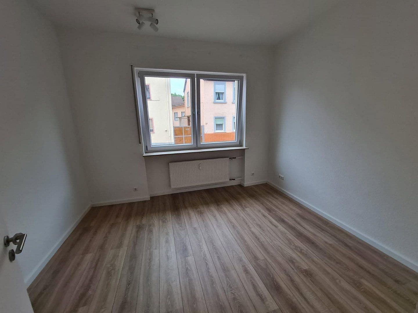 Pronájem bytu 3+1 80 m², Wormser Straße 24, Nackenheim, Porýní-Falc Pronájem bytu 3+1 80 m², Wormser Straße 24, Nackenheim, Porýní-Falc