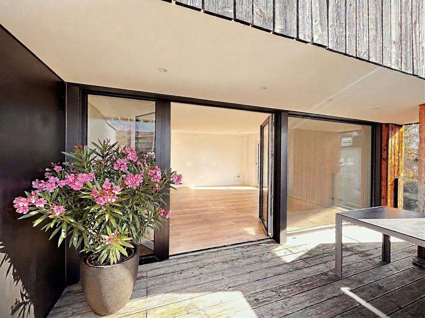 Prodej domu 568 m², pozemek 704 m², Schwarzer Weg 20 c, Trier, Porýní-Falc Prodej domu 568 m², pozemek 704 m², Schwarzer Weg 20 c, Trier, Porýní-Falc