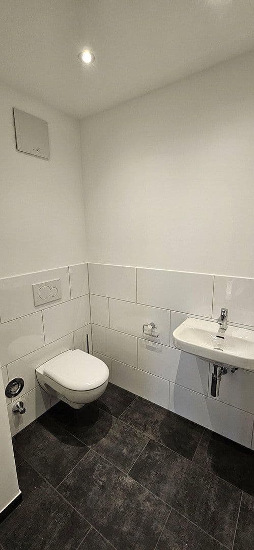 Pronájem bytu 4+1 116 m², Ratingen, Severní Porýní-Vestfálsko Pronájem bytu 4+1 116 m², Ratingen, Severní Porýní-Vestfálsko