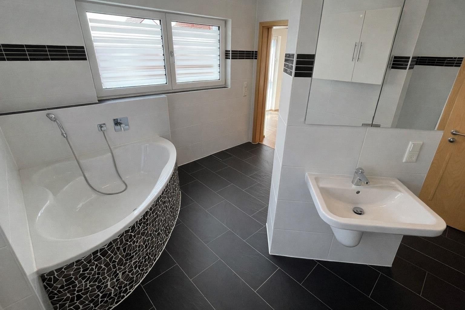 Prodej domu 334 m², pozemek 476 m², Anna-Nopper-Str. 17, Kornwestheim, Bádensko-Württembersko Prodej domu 334 m², pozemek 476 m², Anna-Nopper-Str. 17, Kornwestheim, Bádensko-Württembersko