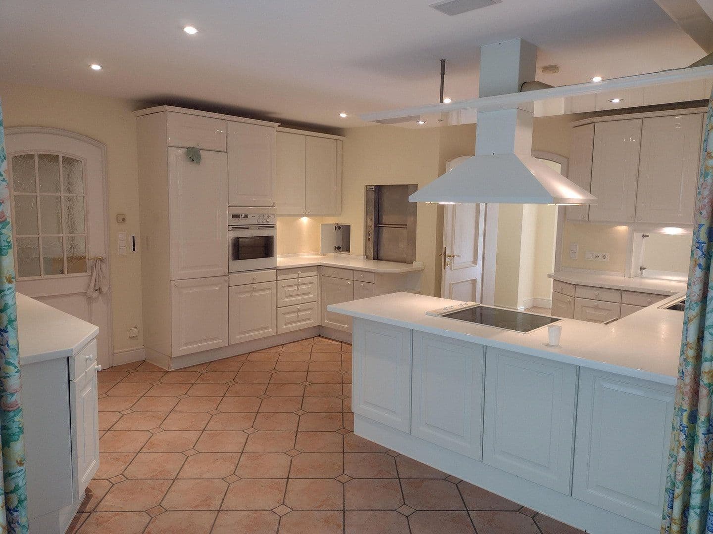 Pronájem domu 357 m², pozemek 1.008 m², Hamburg, Hamburg Pronájem domu 357 m², pozemek 1.008 m², Hamburg, Hamburg