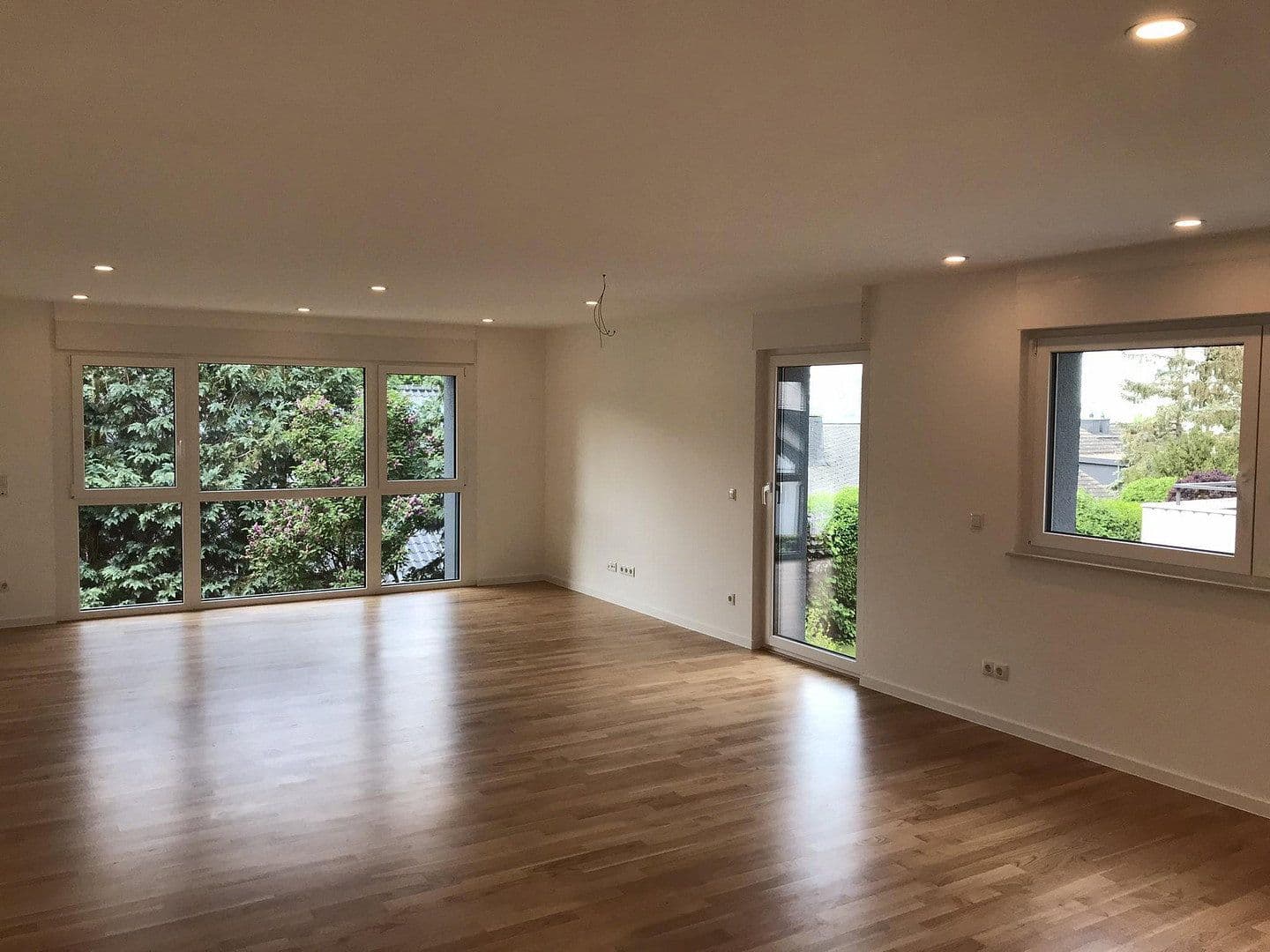 Pronájem bytu 4+1 210 m², Koblenz, Porýní-Falc Pronájem bytu 4+1 210 m², Koblenz, Porýní-Falc