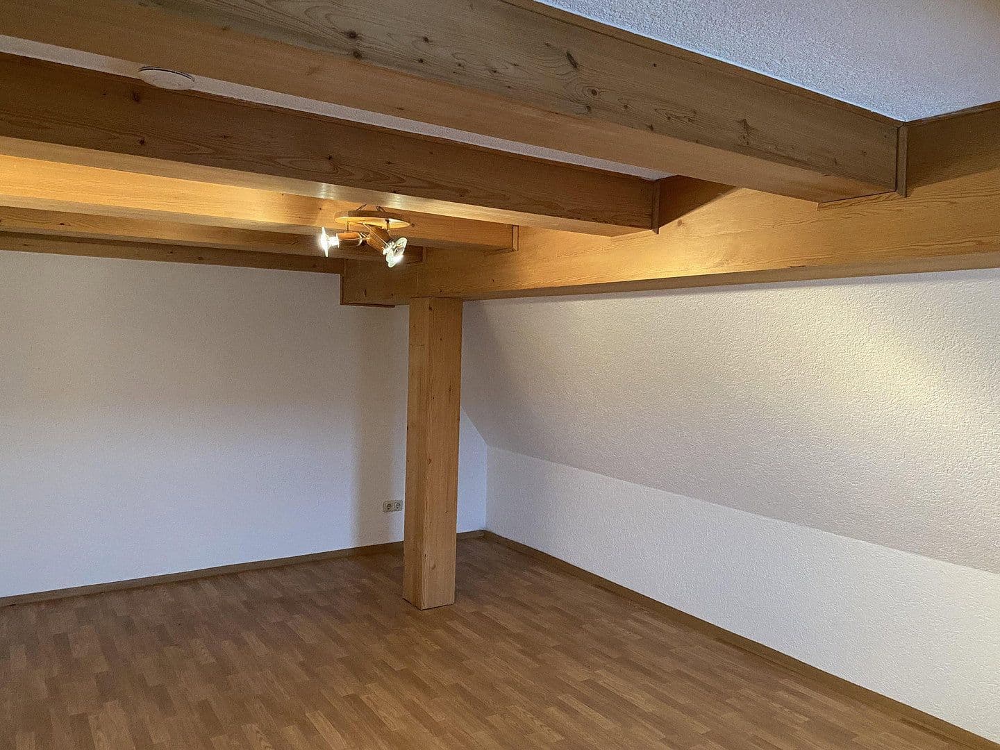 Prodej domu 280 m², pozemek 833 m², Kleinsendelbach, Bavorsko Prodej domu 280 m², pozemek 833 m², Kleinsendelbach, Bavorsko
