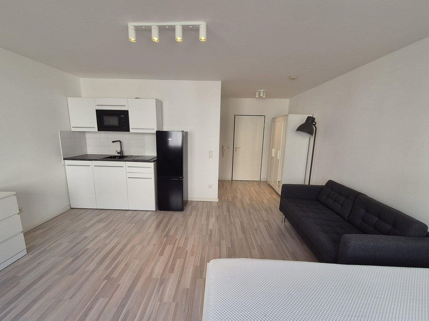 Pronájem bytu 1+1 28 m², Tussmanstr. 76, Düsseldorf, Severní Porýní-Vestfálsko Pronájem bytu 1+1 28 m², Tussmanstr. 76, Düsseldorf, Severní Porýní-Vestfálsko