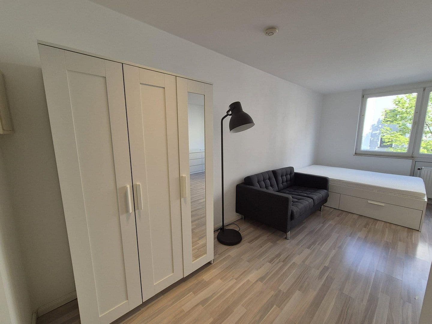 Pronájem bytu 1+1 28 m², Tussmanstr. 76, Düsseldorf, Severní Porýní-Vestfálsko Pronájem bytu 1+1 28 m², Tussmanstr. 76, Düsseldorf, Severní Porýní-Vestfálsko