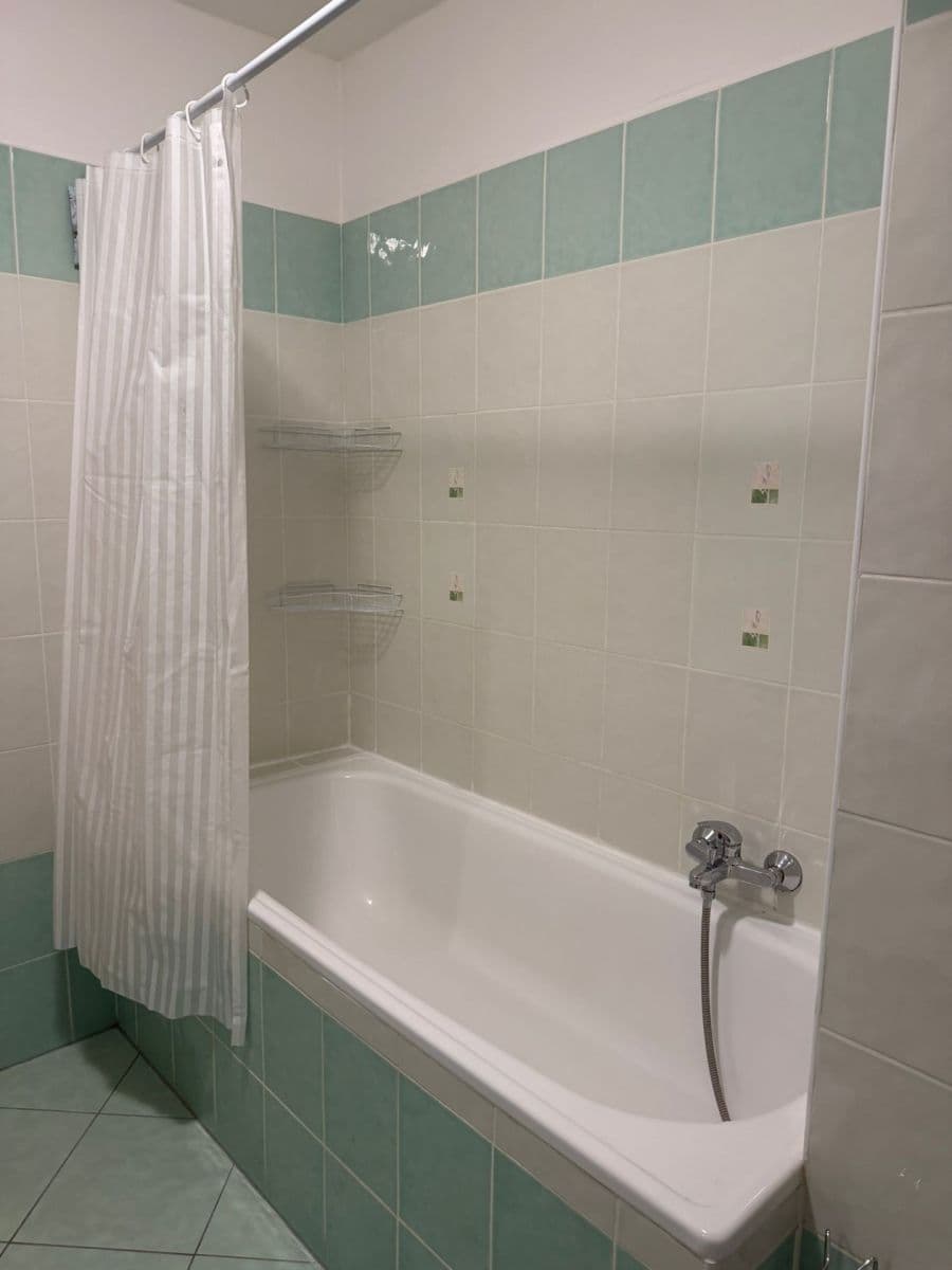 Pronájem bytu 1+1 41 m², Hrachová, Ružinov, Bratislavský kraj Pronájem bytu 1+1 41 m², Hrachová, Ružinov, Bratislavský kraj