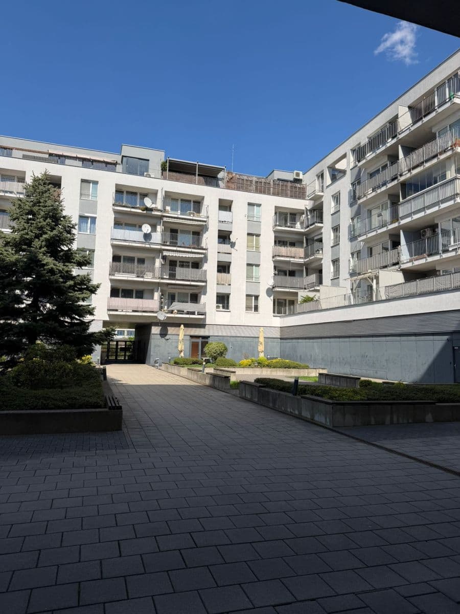 Pronájem bytu 1+1 41 m², Hrachová, Ružinov, Bratislavský kraj Pronájem bytu 1+1 41 m², Hrachová, Ružinov, Bratislavský kraj