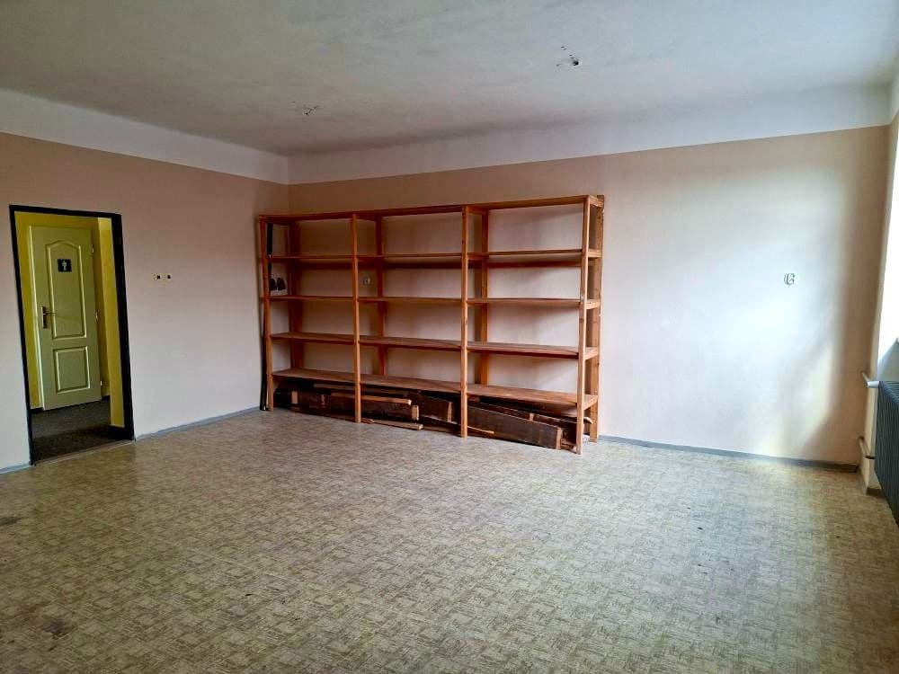 Pronájem nebytového prostoru 32 m², Pod Hájem, Králův Dvůr, Středočeský kraj Pronájem nebytového prostoru 32 m², Pod Hájem, Králův Dvůr, Středočeský kraj