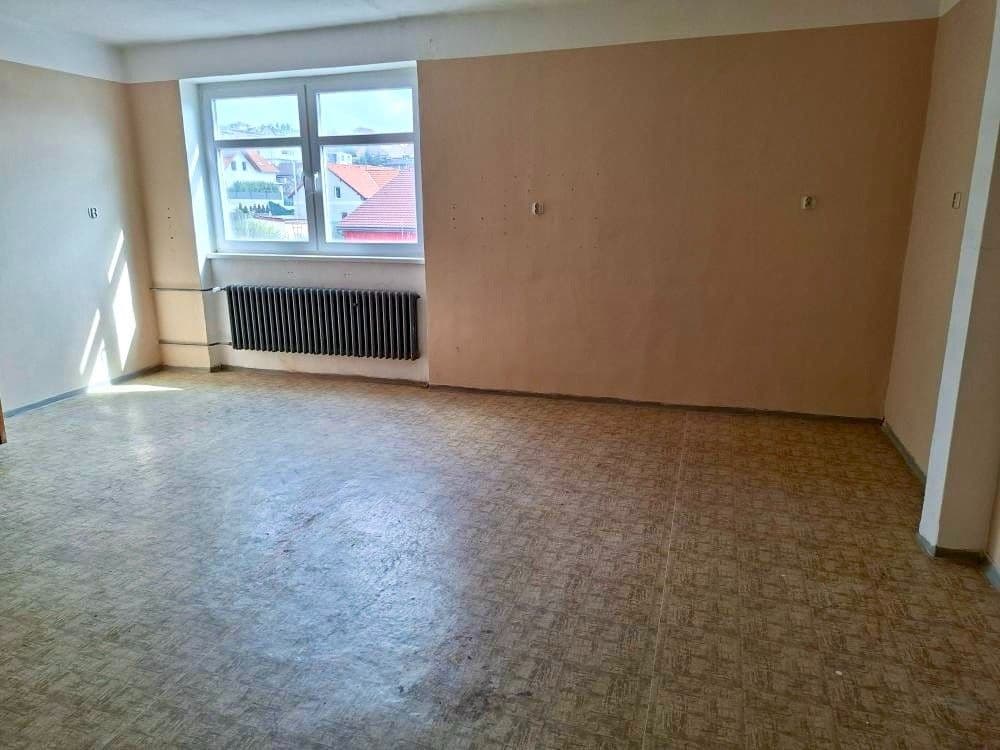 Pronájem nebytového prostoru 32 m², Pod Hájem, Králův Dvůr, Středočeský kraj Pronájem nebytového prostoru 32 m², Pod Hájem, Králův Dvůr, Středočeský kraj