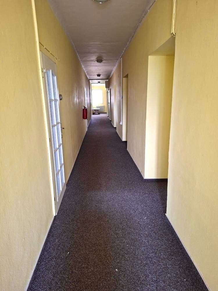 Pronájem nebytového prostoru 32 m², Pod Hájem, Králův Dvůr, Středočeský kraj Pronájem nebytového prostoru 32 m², Pod Hájem, Králův Dvůr, Středočeský kraj