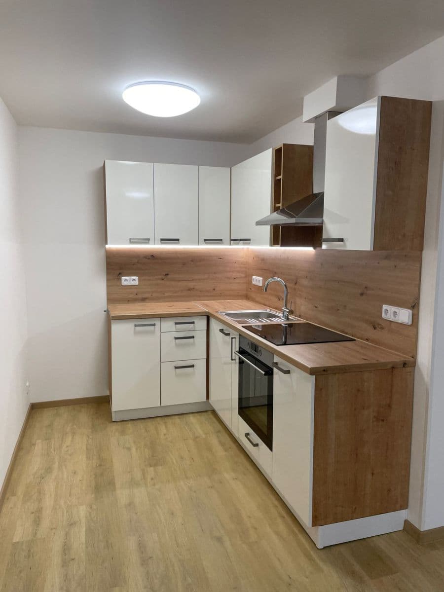 Pronájem bytu 2+kk 47 m², Kosmonautů, Mělník, Středočeský kraj Pronájem bytu 2+kk 47 m², Kosmonautů, Mělník, Středočeský kraj