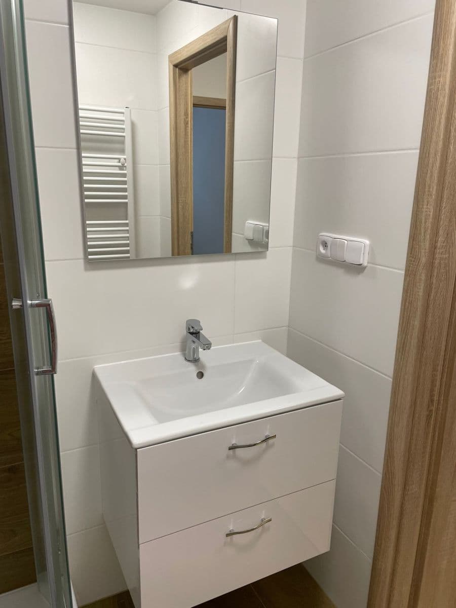 Pronájem bytu 2+kk 47 m², Kosmonautů, Mělník, Středočeský kraj Pronájem bytu 2+kk 47 m², Kosmonautů, Mělník, Středočeský kraj