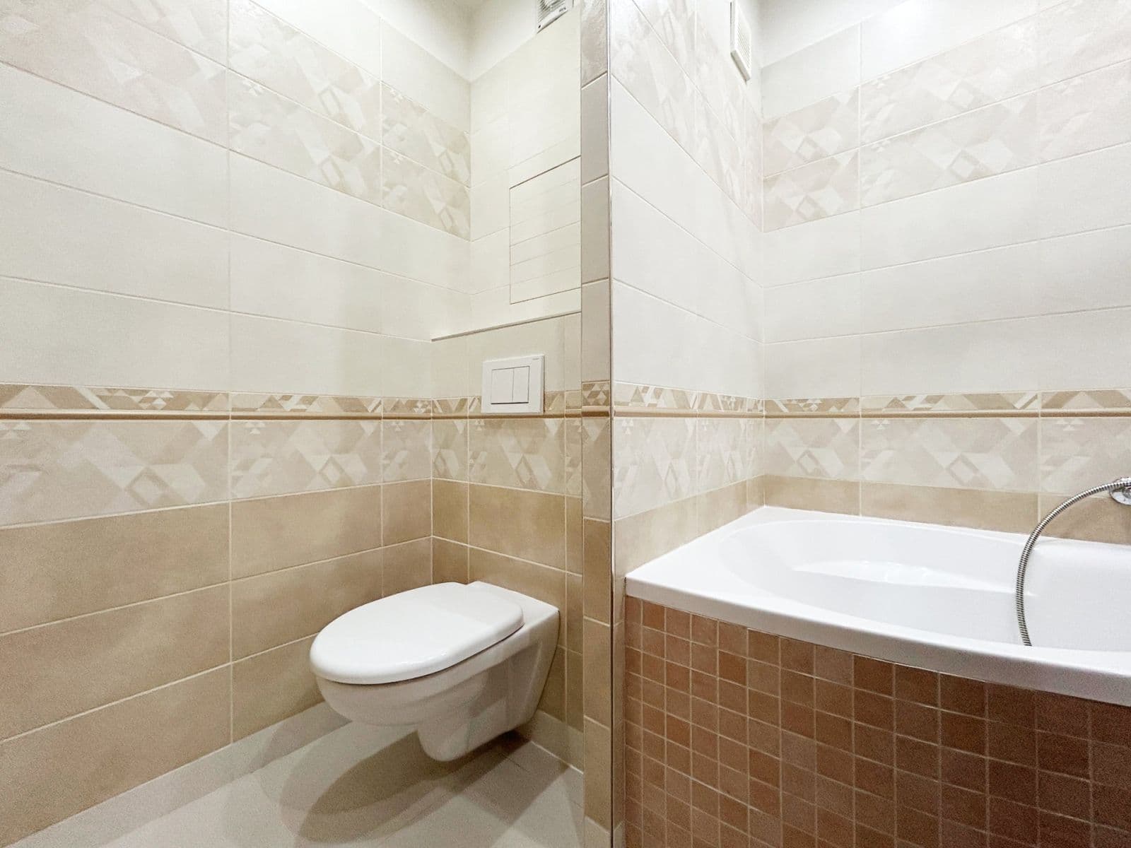 Pronájem bytu 2+kk 44 m², Ohradní, Praha, Praha Pronájem bytu 2+kk 44 m², Ohradní, Praha, Praha