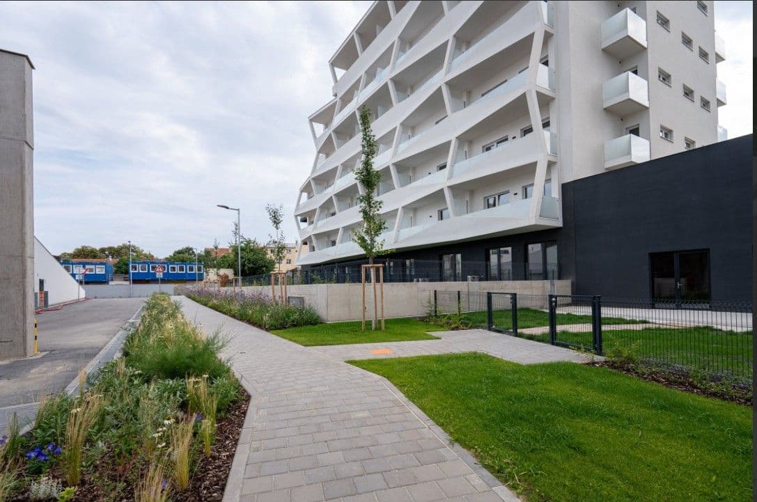 Pronájem bytu 1+kk 38 m², Komárovská, Brno, Jihomoravský kraj Pronájem bytu 1+kk 38 m², Komárovská, Brno, Jihomoravský kraj