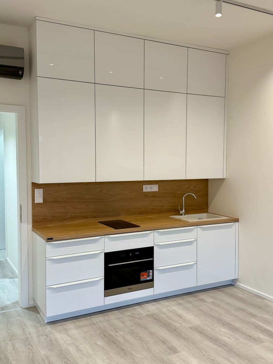 Pronájem bytu 1+kk 38 m², Komárovská, Brno, Jihomoravský kraj Pronájem bytu 1+kk 38 m², Komárovská, Brno, Jihomoravský kraj