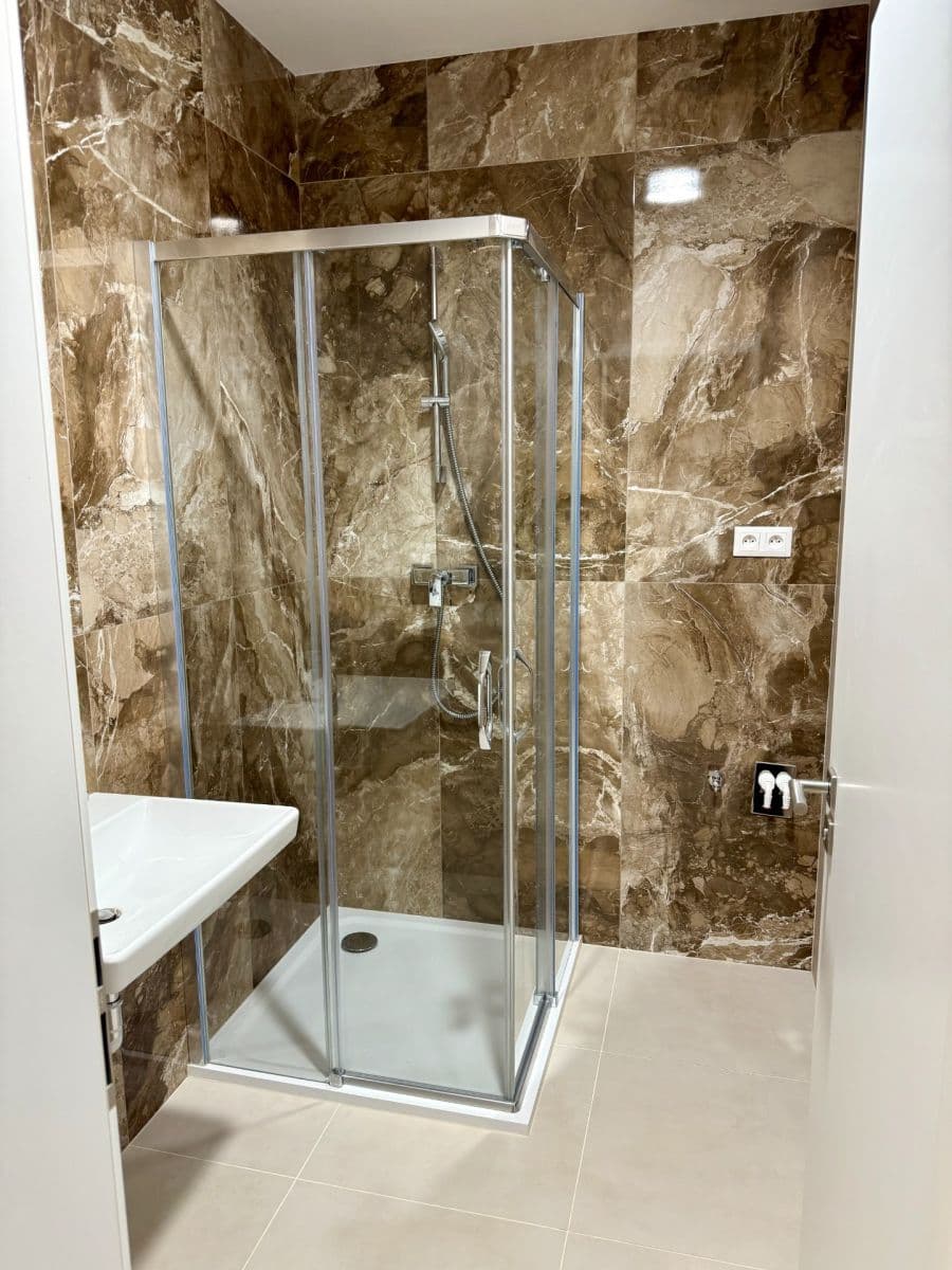 Pronájem bytu 1+kk 38 m², Komárovská, Brno, Jihomoravský kraj Pronájem bytu 1+kk 38 m², Komárovská, Brno, Jihomoravský kraj