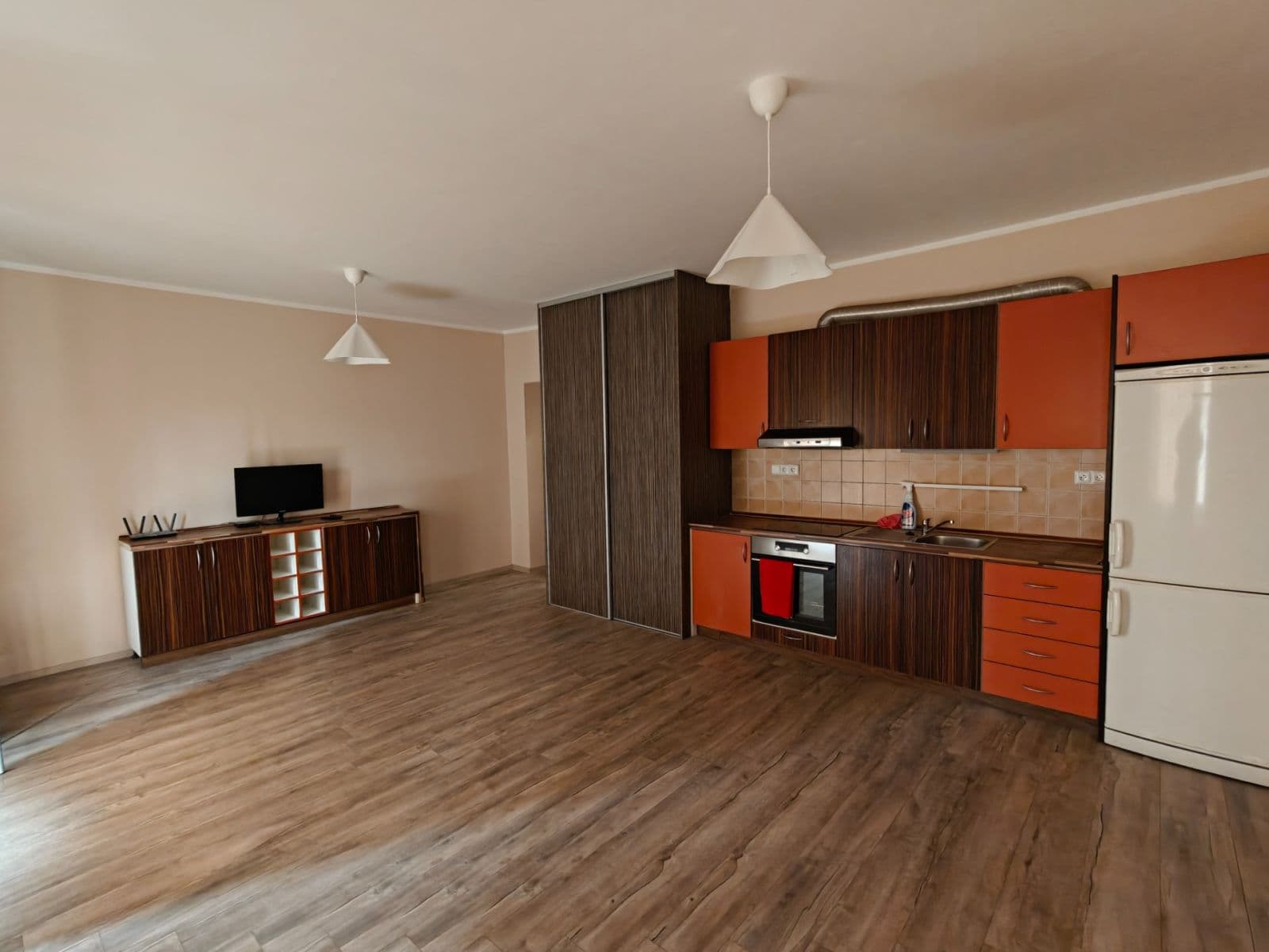Pronájem bytu 1+kk 36 m², Kaštanová, Milovice, Středočeský kraj Pronájem bytu 1+kk 36 m², Kaštanová, Milovice, Středočeský kraj