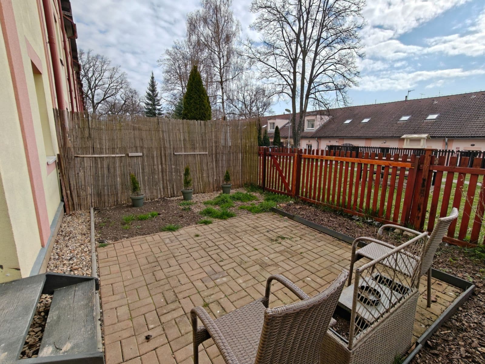 Pronájem bytu 1+kk 36 m², Kaštanová, Milovice, Středočeský kraj Pronájem bytu 1+kk 36 m², Kaštanová, Milovice, Středočeský kraj