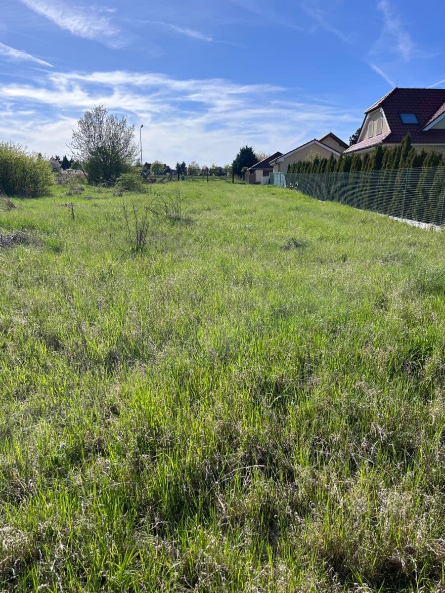 Prodej pozemku 975 m², Ořech, Středočeský kraj Prodej pozemku 975 m², Ořech, Středočeský kraj