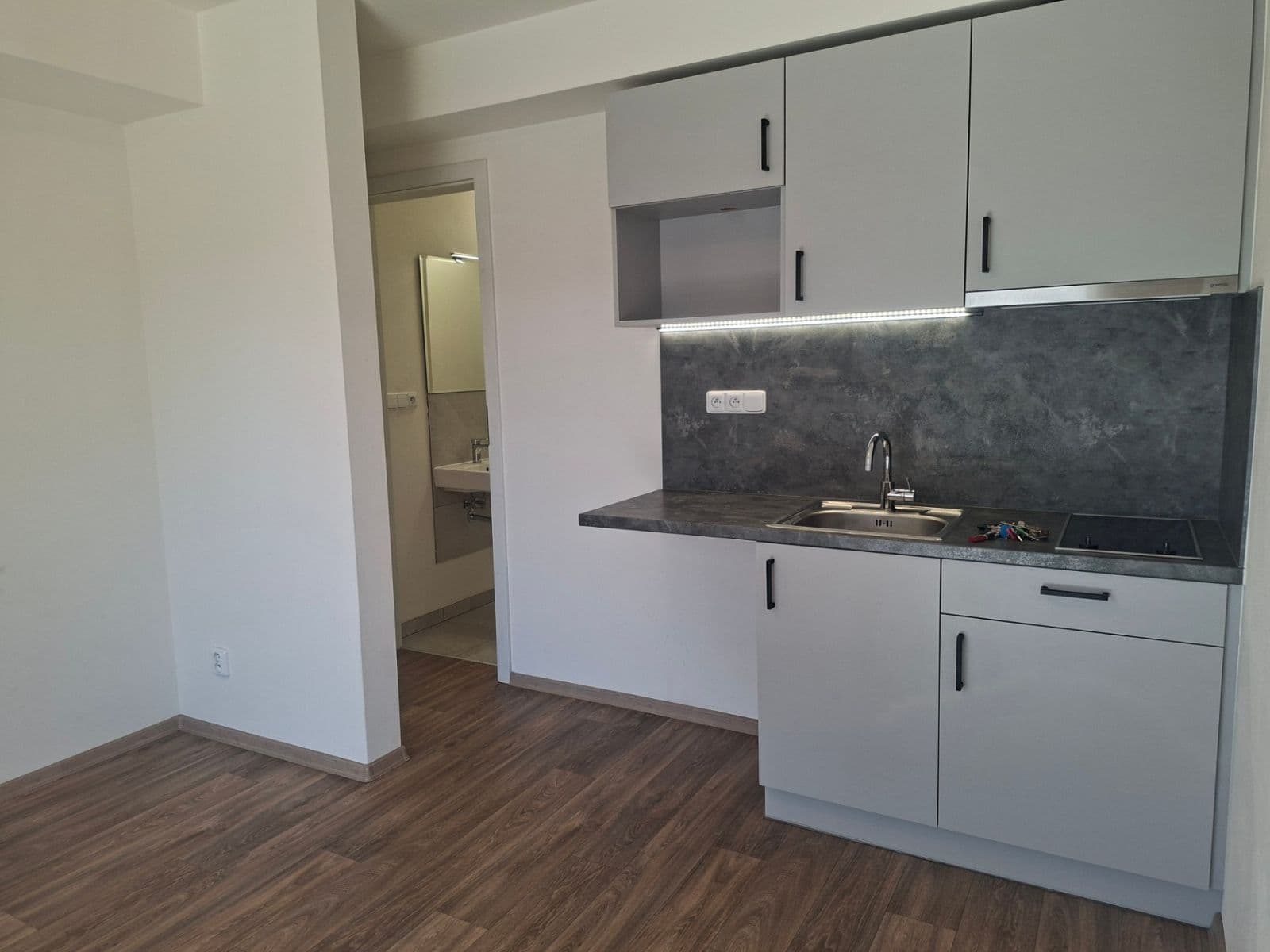 Pronájem bytu 1+kk 20 m², Nová ulice, Střelice, Jihomoravský kraj Pronájem bytu 1+kk 20 m², Nová ulice, Střelice, Jihomoravský kraj