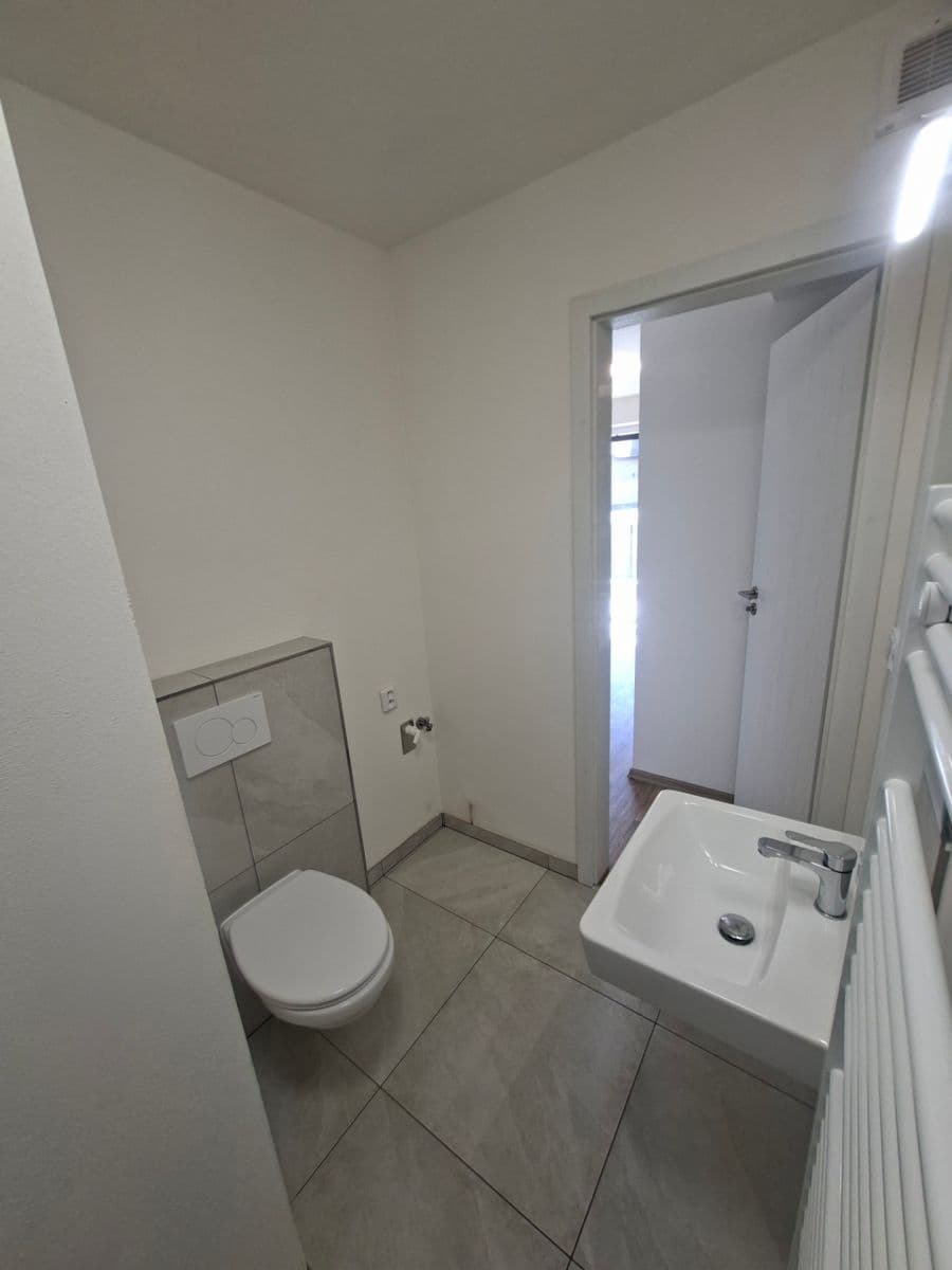 Pronájem bytu 1+kk 20 m², Nová ulice, Střelice, Jihomoravský kraj Pronájem bytu 1+kk 20 m², Nová ulice, Střelice, Jihomoravský kraj