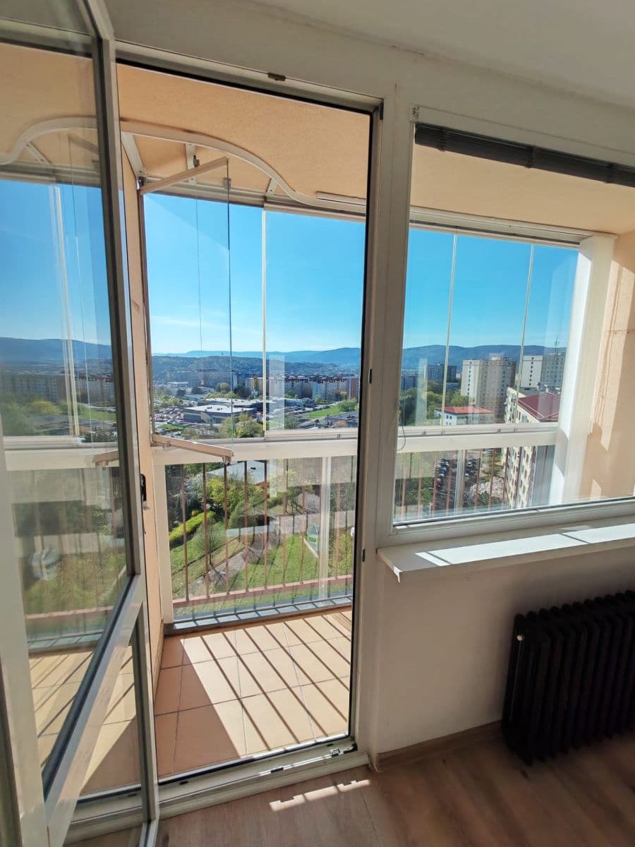 Pronájem bytu 2+1 65 m², Jizerská, Ústí nad Labem, Ústecký kraj Pronájem bytu 2+1 65 m², Jizerská, Ústí nad Labem, Ústecký kraj