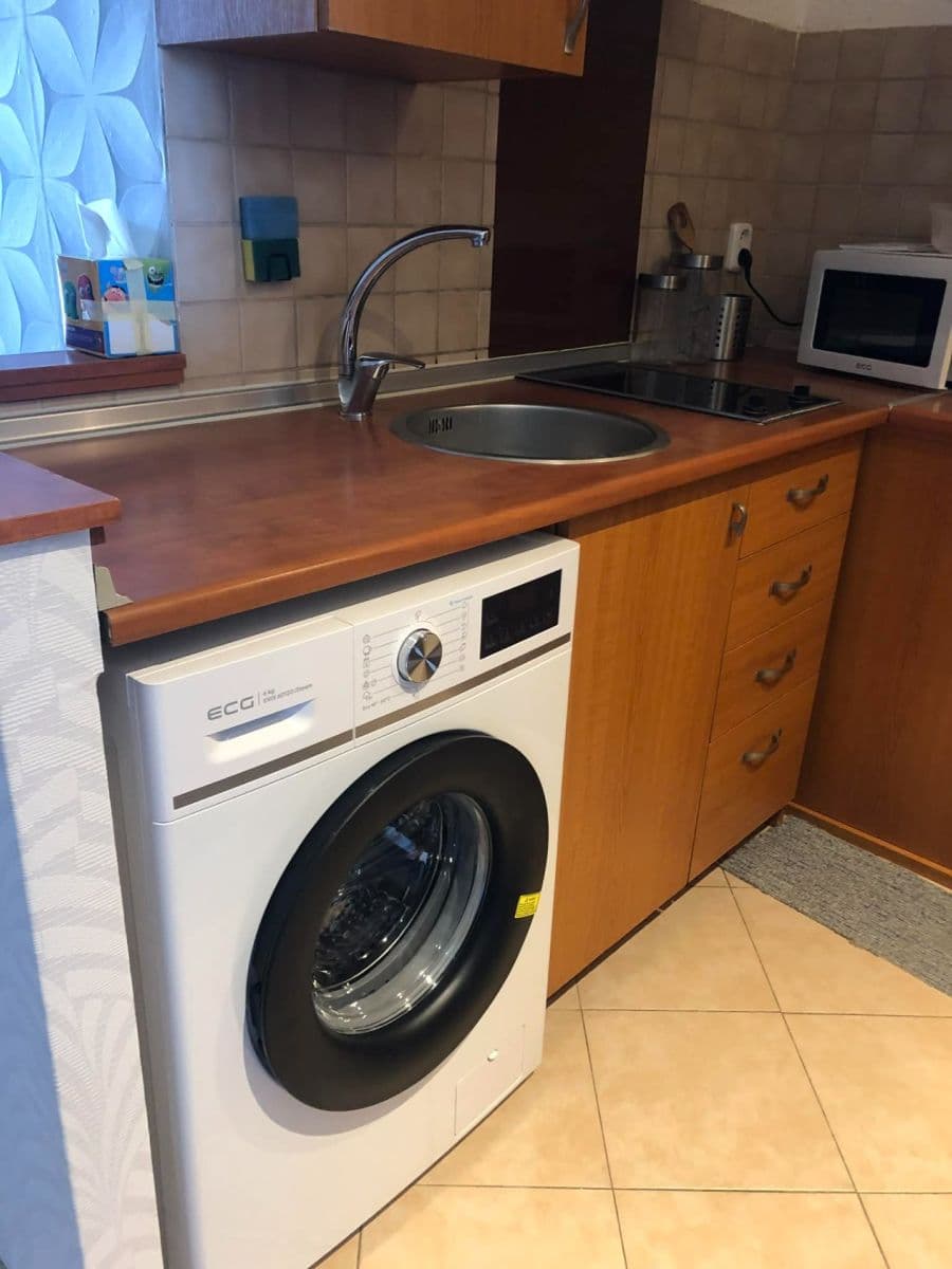 Pronájem bytu 1+kk 29 m², J. Valčíka, Otrokovice, Zlínský kraj Pronájem bytu 1+kk 29 m², J. Valčíka, Otrokovice, Zlínský kraj