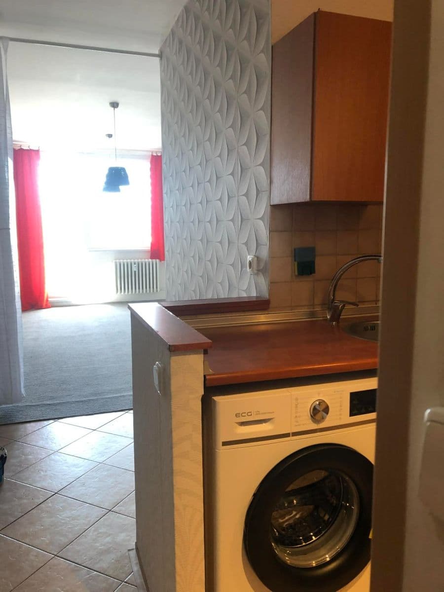 Pronájem bytu 1+kk 29 m², J. Valčíka, Otrokovice, Zlínský kraj Pronájem bytu 1+kk 29 m², J. Valčíka, Otrokovice, Zlínský kraj