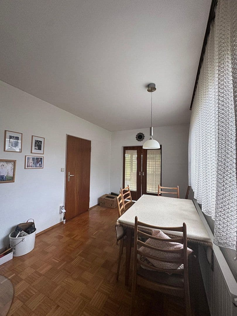 Prodej domu 185 m², pozemek 1.050 m², Frauenstraße 44, Bernstadt, Bádensko-Württembersko Prodej domu 185 m², pozemek 1.050 m², Frauenstraße 44, Bernstadt, Bádensko-Württembersko