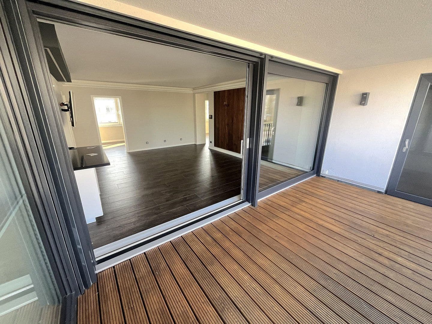 Pronájem bytu 3+1 92 m², Schwerin, Mecklenburg-Vorpommern Pronájem bytu 3+1 92 m², Schwerin, Mecklenburg-Vorpommern