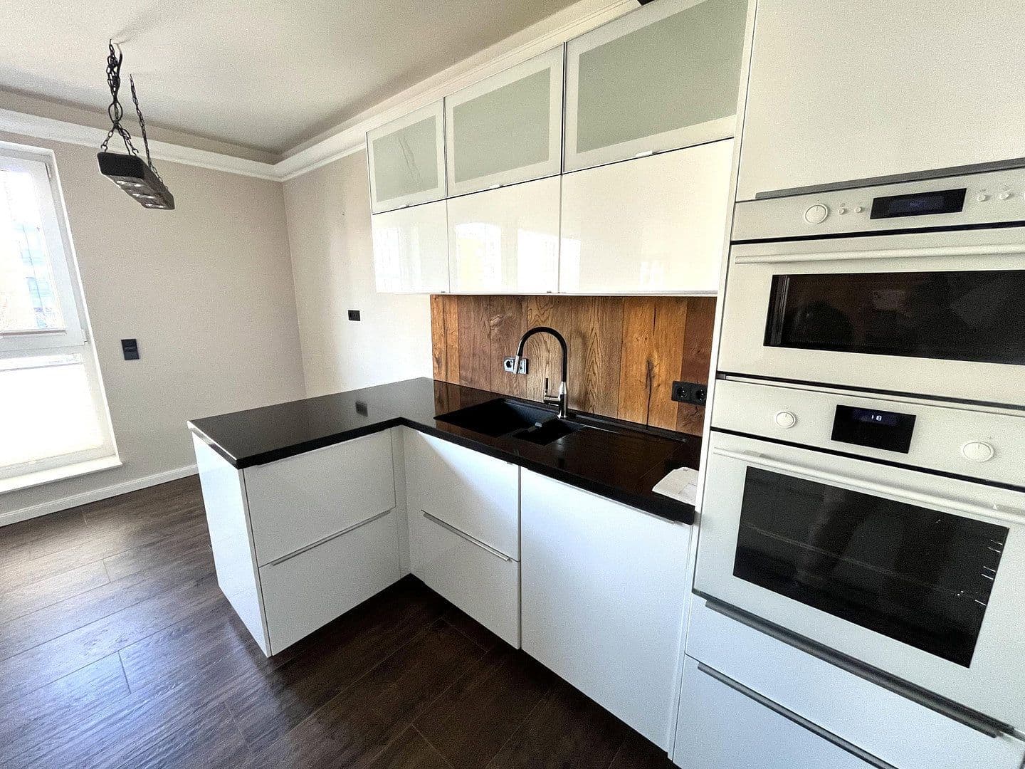 Pronájem bytu 3+1 92 m², Schwerin, Mecklenburg-Vorpommern Pronájem bytu 3+1 92 m², Schwerin, Mecklenburg-Vorpommern