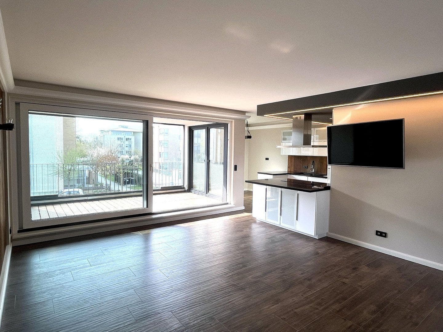 Pronájem bytu 3+1 92 m², Schwerin, Mecklenburg-Vorpommern Pronájem bytu 3+1 92 m², Schwerin, Mecklenburg-Vorpommern