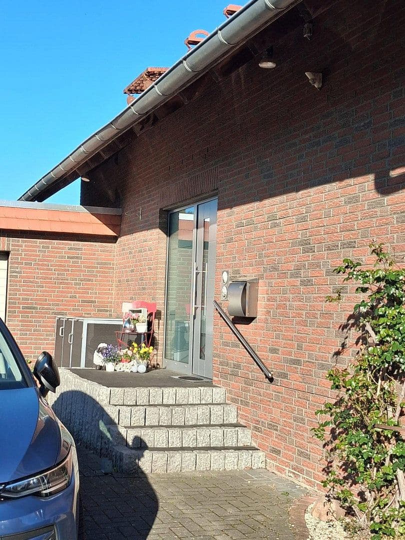 Prodej domu 168 m², pozemek 598 m², Falkenweg 5, Hagenburg, Dolní Sasko Prodej domu 168 m², pozemek 598 m², Falkenweg 5, Hagenburg, Dolní Sasko