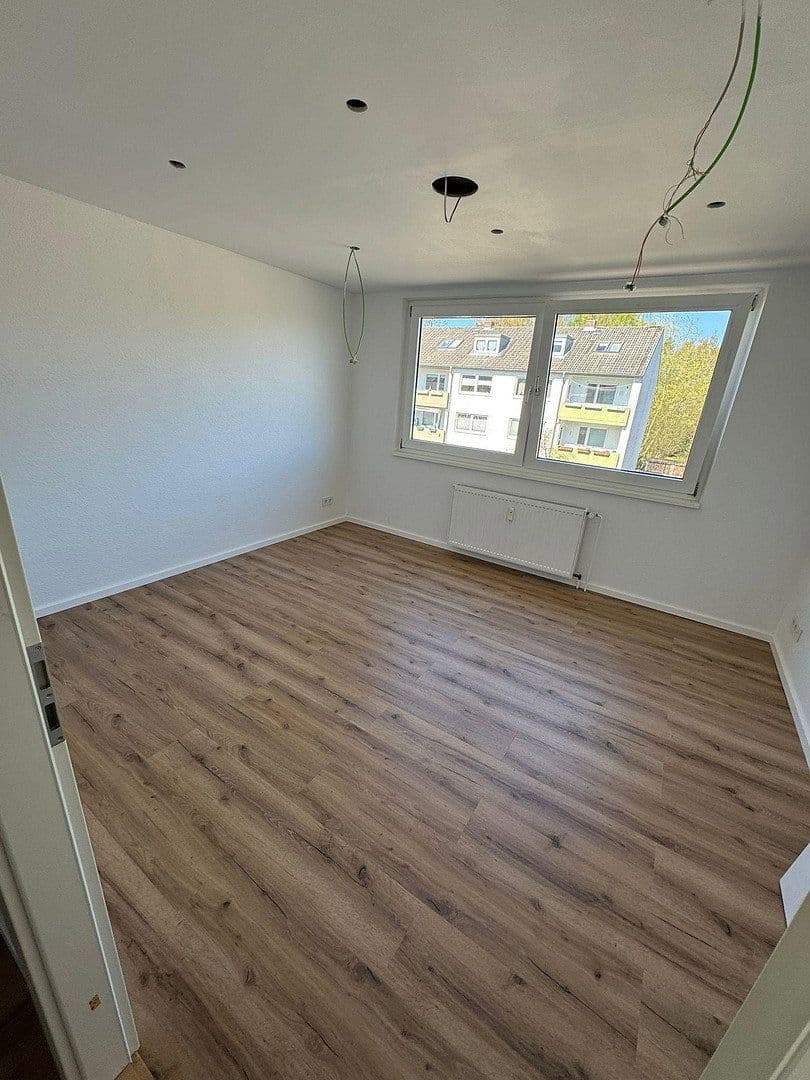 Pronájem bytu 4+1 88 m², Fritz-Lau-Straße 16-18, Kiel, Šlesvicko-Holštýnsko Pronájem bytu 4+1 88 m², Fritz-Lau-Straße 16-18, Kiel, Šlesvicko-Holštýnsko