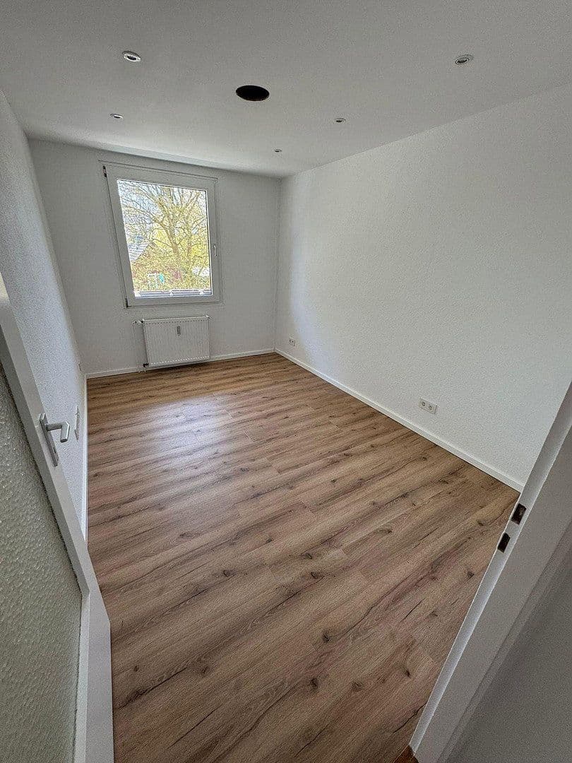 Pronájem bytu 4+1 88 m², Fritz-Lau-Straße 16-18, Kiel, Šlesvicko-Holštýnsko Pronájem bytu 4+1 88 m², Fritz-Lau-Straße 16-18, Kiel, Šlesvicko-Holštýnsko