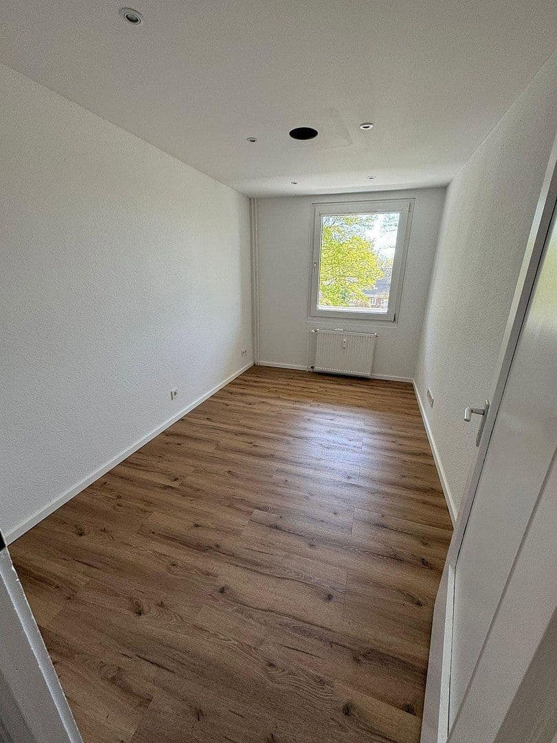 Pronájem bytu 4+1 88 m², Fritz-Lau-Straße 16-18, Kiel, Šlesvicko-Holštýnsko Pronájem bytu 4+1 88 m², Fritz-Lau-Straße 16-18, Kiel, Šlesvicko-Holštýnsko