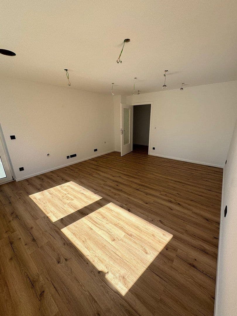 Pronájem bytu 4+1 88 m², Fritz-Lau-Straße 16-18, Kiel, Šlesvicko-Holštýnsko Pronájem bytu 4+1 88 m², Fritz-Lau-Straße 16-18, Kiel, Šlesvicko-Holštýnsko