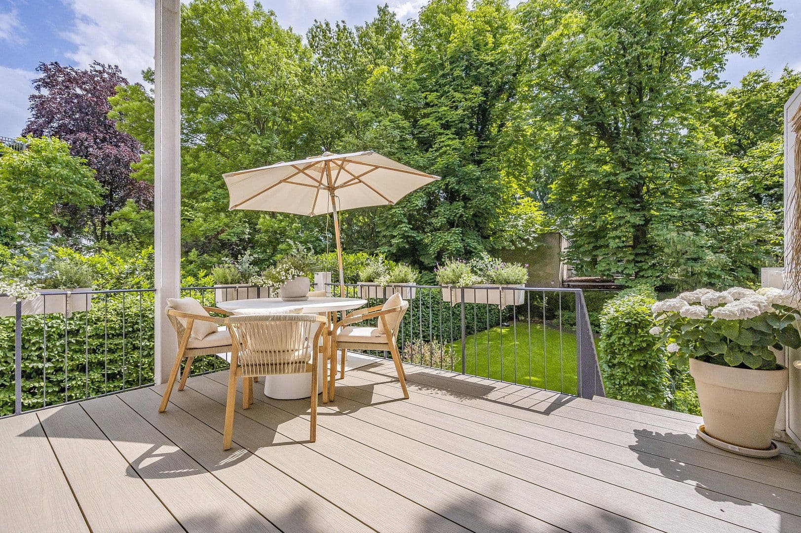 Prodej bytu 4+1 178 m², Hamburg, Hamburg Prodej bytu 4+1 178 m², Hamburg, Hamburg