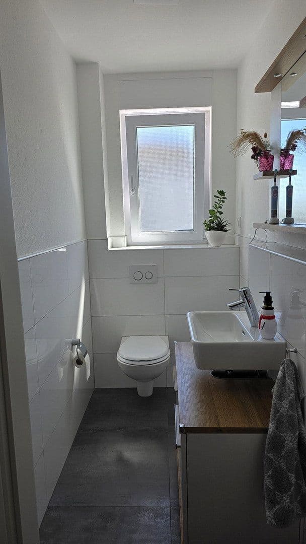 Pronájem bytu 3+1 93 m², Karlsdorf-Neuthard, Bádensko-Württembersko Pronájem bytu 3+1 93 m², Karlsdorf-Neuthard, Bádensko-Württembersko