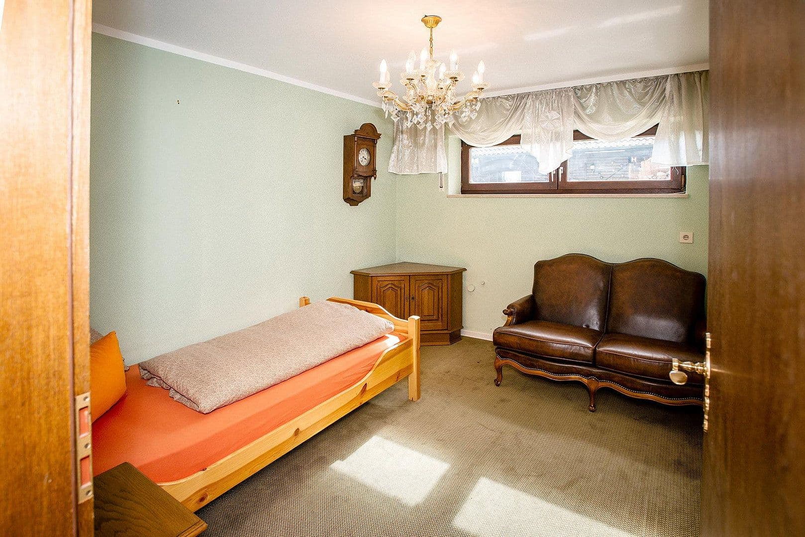 Prodej domu 140 m², pozemek 852 m², Bgm.-Feldbauer-Str. 15, Roding, Bavorsko Prodej domu 140 m², pozemek 852 m², Bgm.-Feldbauer-Str. 15, Roding, Bavorsko