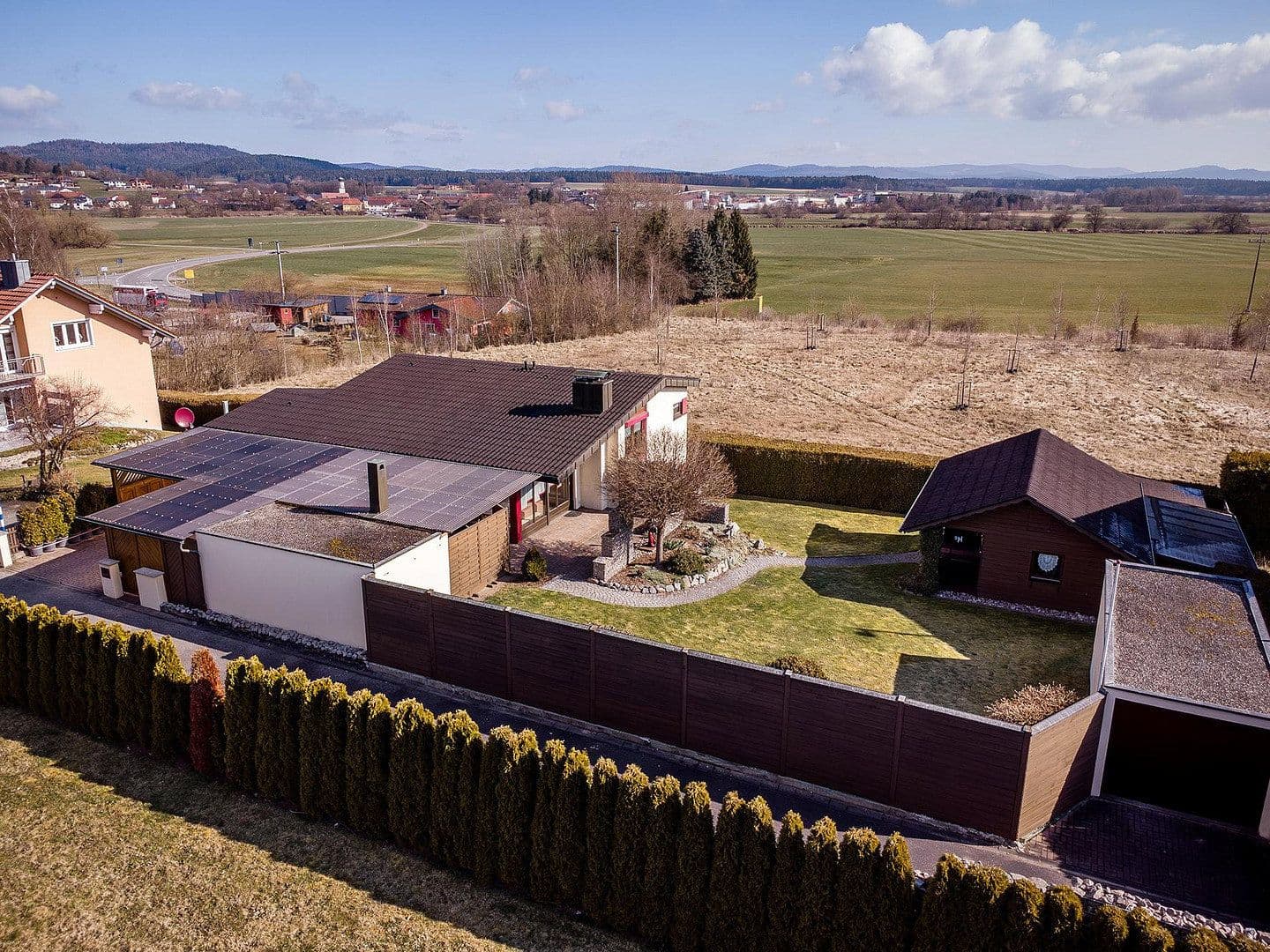 Prodej domu 140 m², pozemek 852 m², Bgm.-Feldbauer-Str. 15, Roding, Bavorsko Prodej domu 140 m², pozemek 852 m², Bgm.-Feldbauer-Str. 15, Roding, Bavorsko