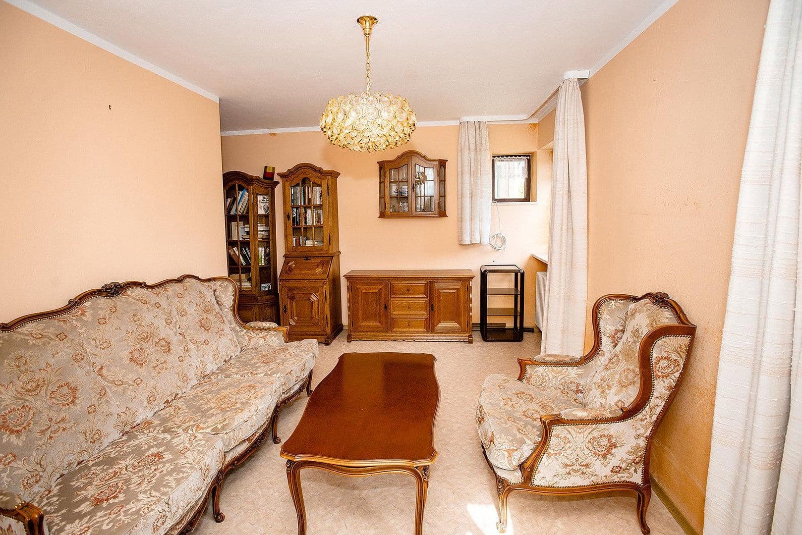 Prodej domu 140 m², pozemek 852 m², Bgm.-Feldbauer-Str. 15, Roding, Bavorsko Prodej domu 140 m², pozemek 852 m², Bgm.-Feldbauer-Str. 15, Roding, Bavorsko