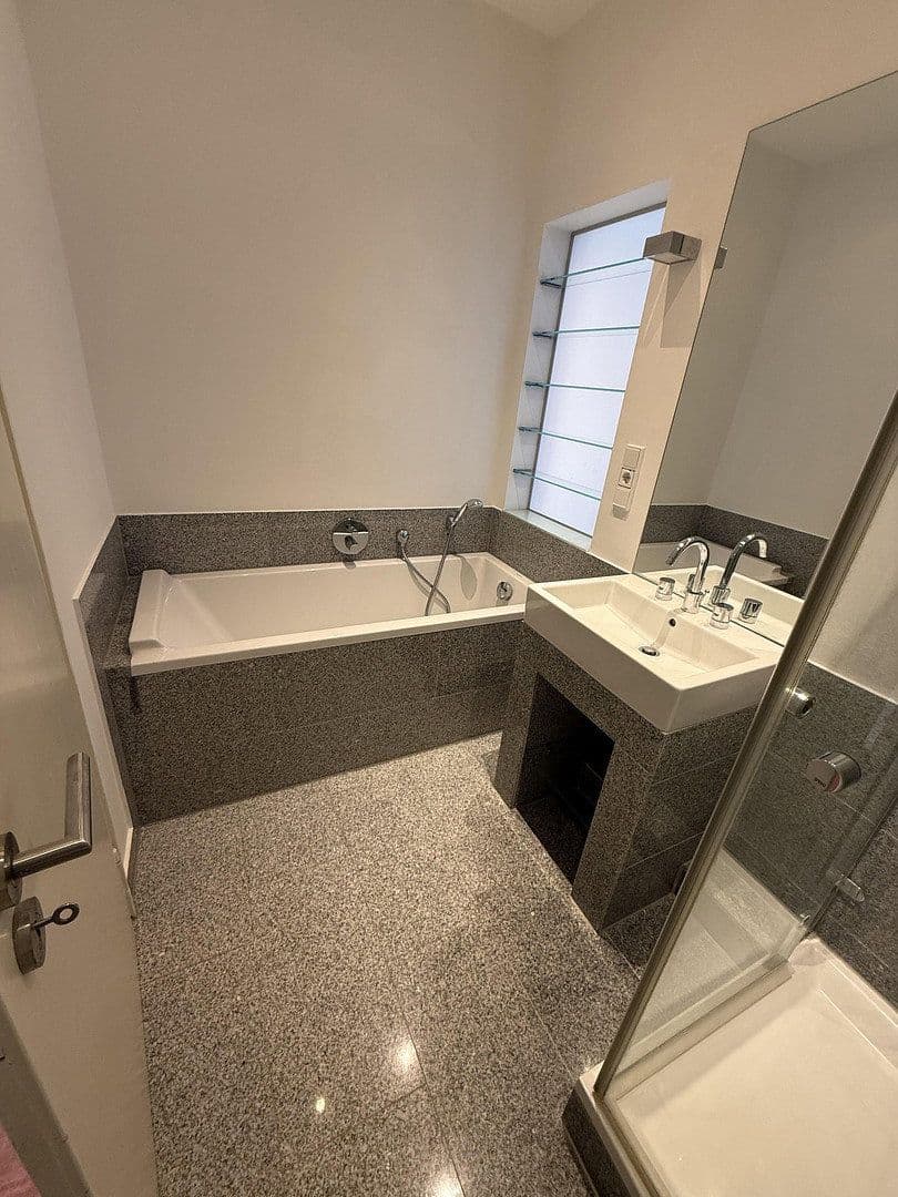 Pronájem bytu 2+kk 95 m², Moltkestraße 127, Köln, Severní Porýní-Vestfálsko Pronájem bytu 2+kk 95 m², Moltkestraße 127, Köln, Severní Porýní-Vestfálsko