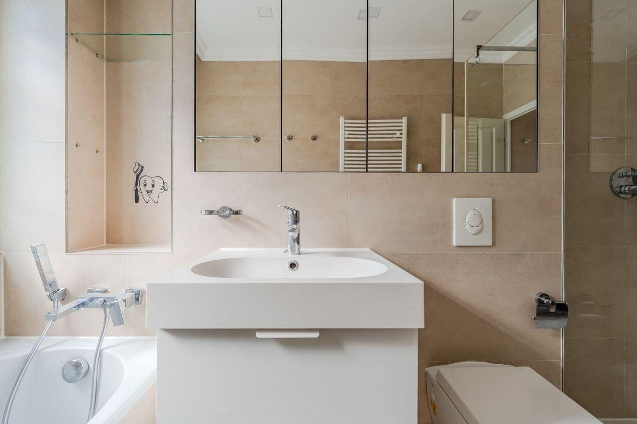 Prodej bytu 3+1 65 m², Pfahlerstraße 6, Berlin, Berlín Prodej bytu 3+1 65 m², Pfahlerstraße 6, Berlin, Berlín